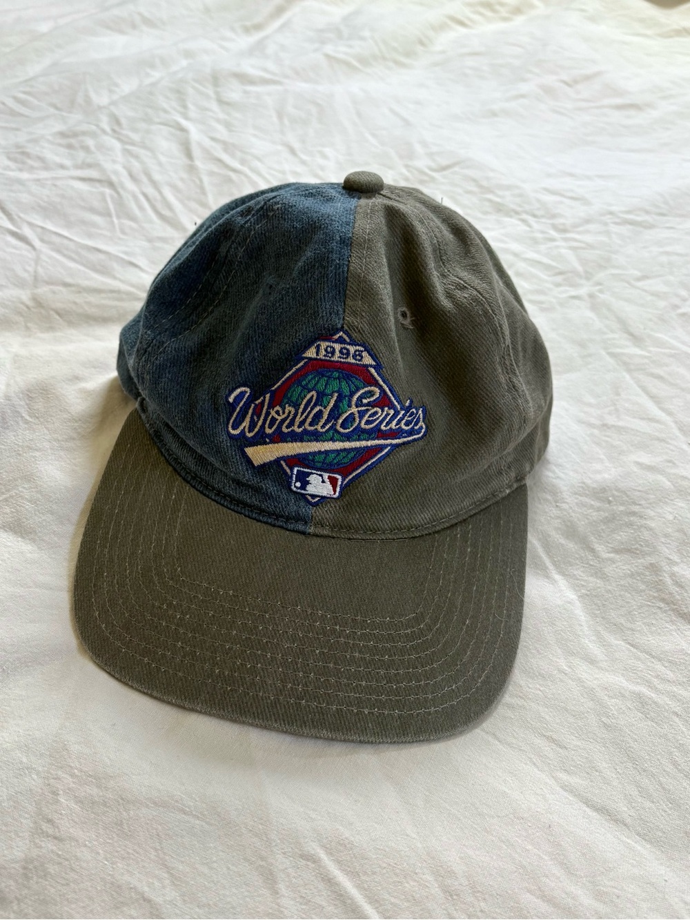 Vintage 1996 World Series Baseball Cap - Twin Enterprise MLB Genuine Merchandise